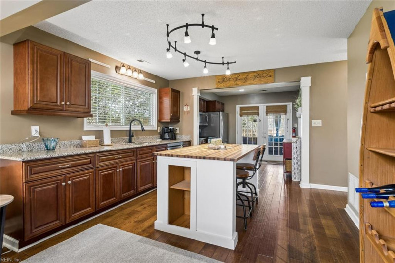 Photo 8 of 48 residential for sale in Gloucester County virginia