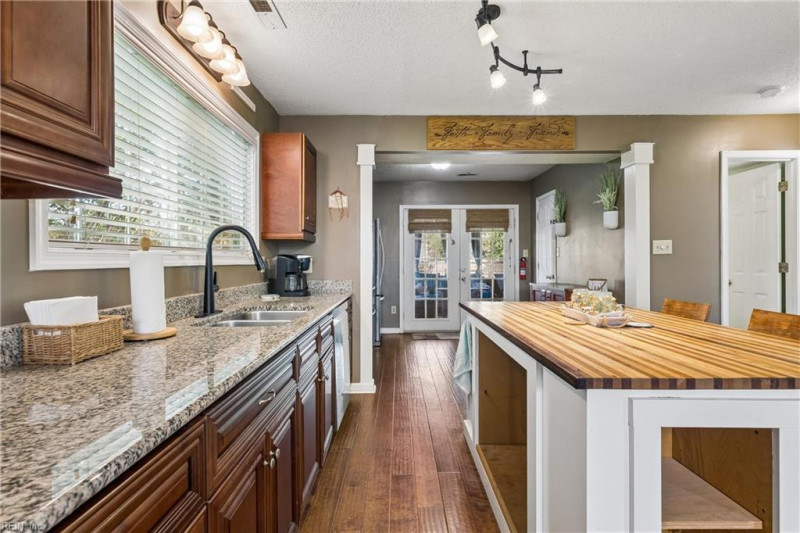 Photo 9 of 48 residential for sale in Gloucester County virginia
