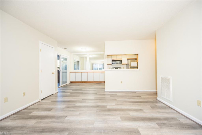 Photo 12 of 34 residential for sale in Chesapeake virginia