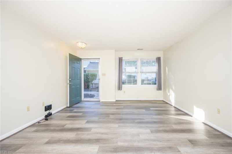 Photo 14 of 34 residential for sale in Chesapeake virginia
