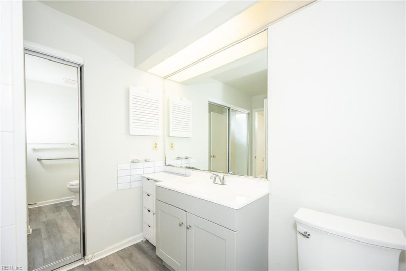 Photo 16 of 34 residential for sale in Chesapeake virginia