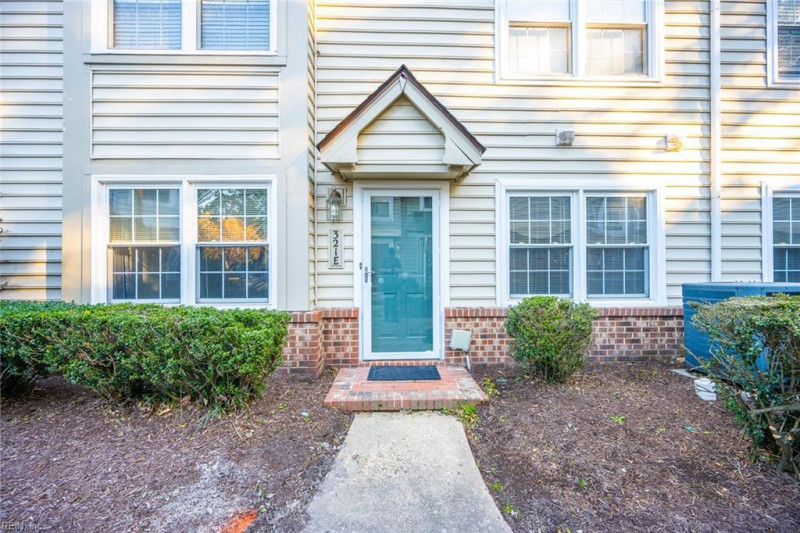 Photo 2 of 34 residential for sale in Chesapeake virginia