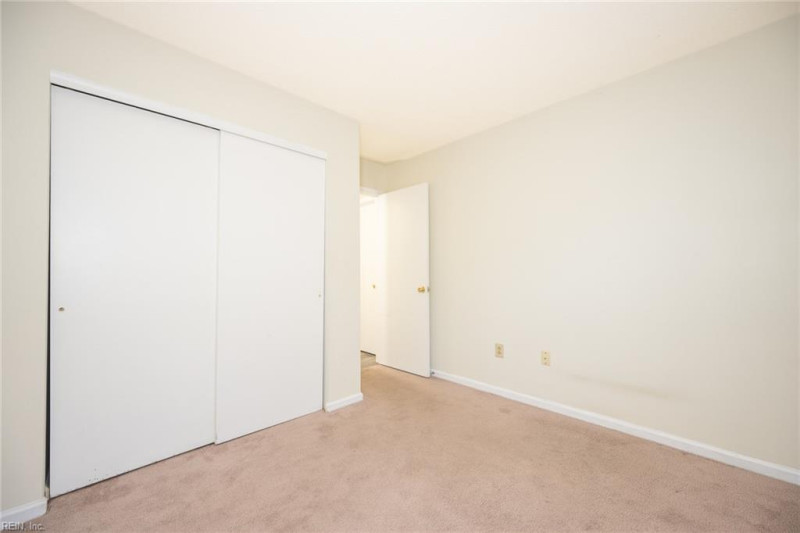 Photo 25 of 34 residential for sale in Chesapeake virginia