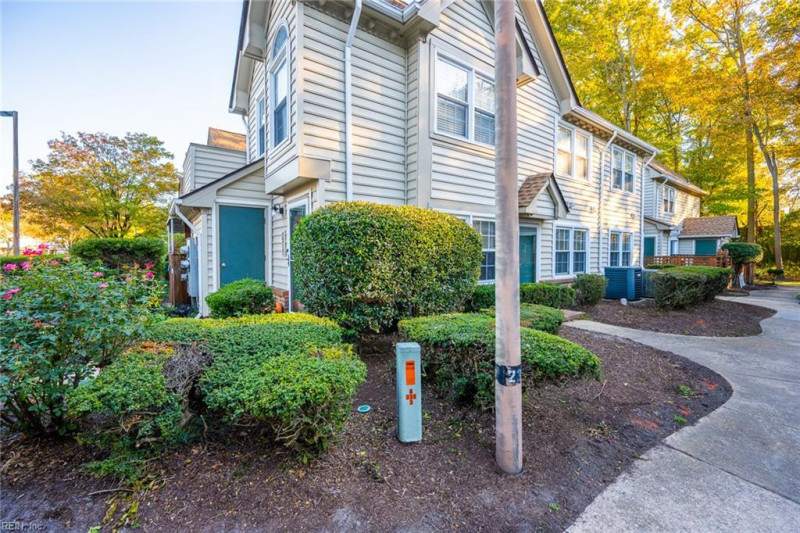 Photo 31 of 34 residential for sale in Chesapeake virginia