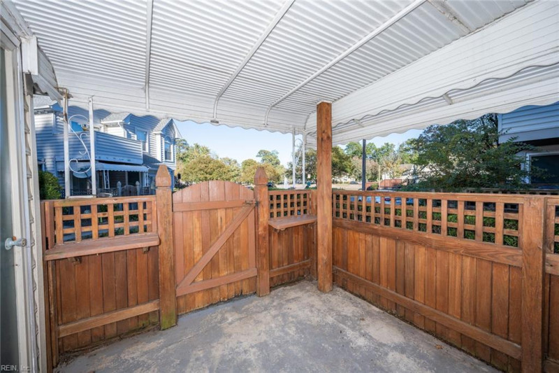 Photo 4 of 34 residential for sale in Chesapeake virginia