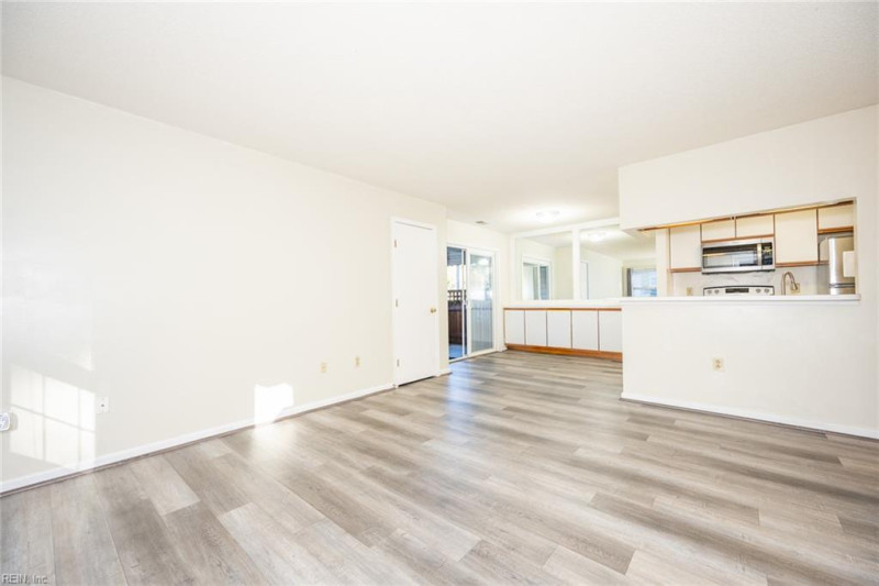 Photo 6 of 34 residential for sale in Chesapeake virginia