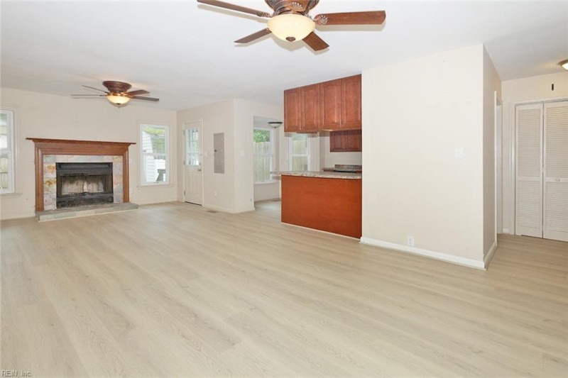 Photo 11 of 30 residential for sale in Poquoson virginia