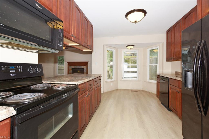 Photo 13 of 30 residential for sale in Poquoson virginia