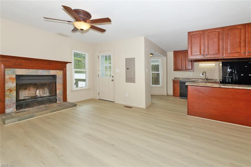 Photo 16 of 30 residential for sale in Poquoson virginia