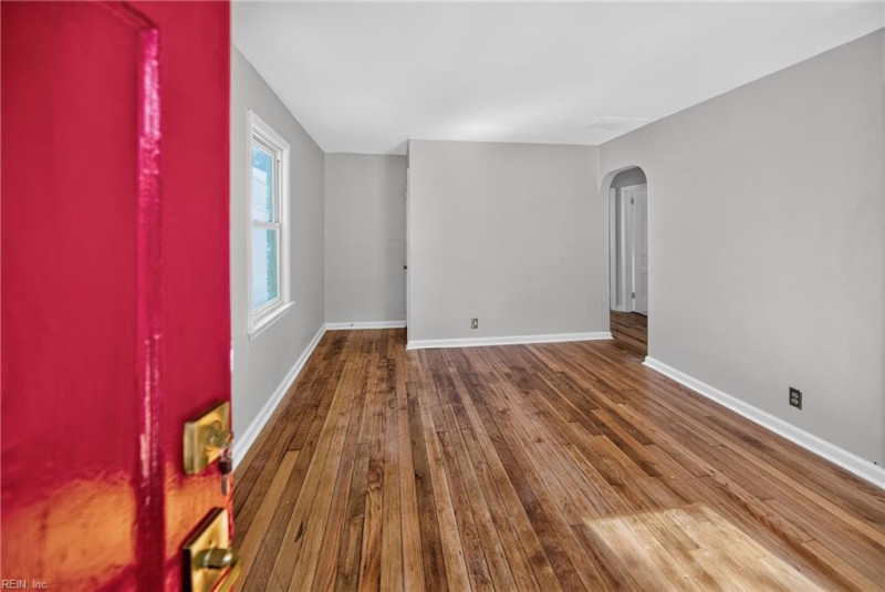 Photo 4 of 26 residential for sale in Norfolk virginia