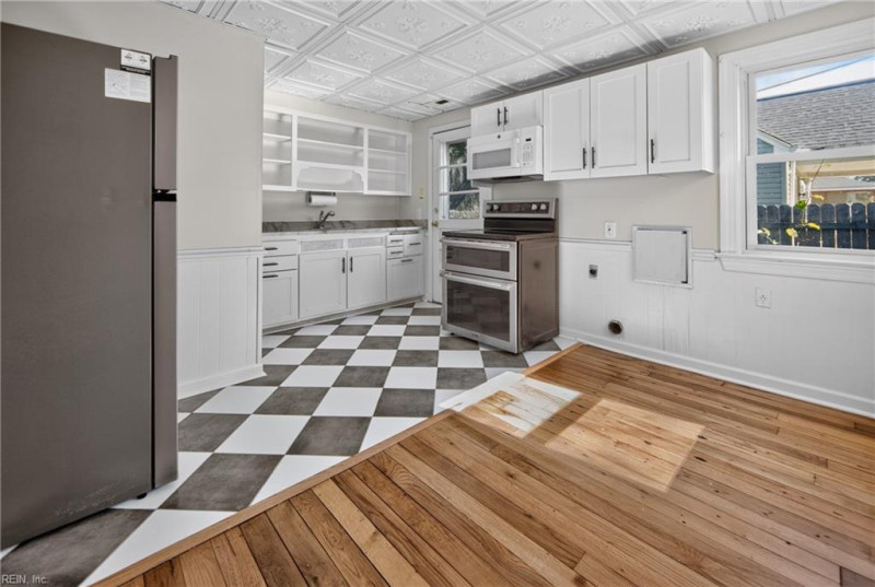 Photo 6 of 26 residential for sale in Norfolk virginia