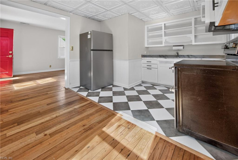 Photo 7 of 26 residential for sale in Norfolk virginia