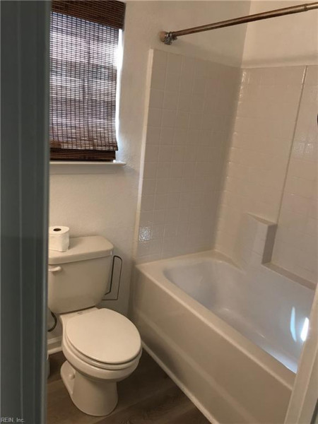 Photo 14 of 18 residential for sale in Suffolk virginia