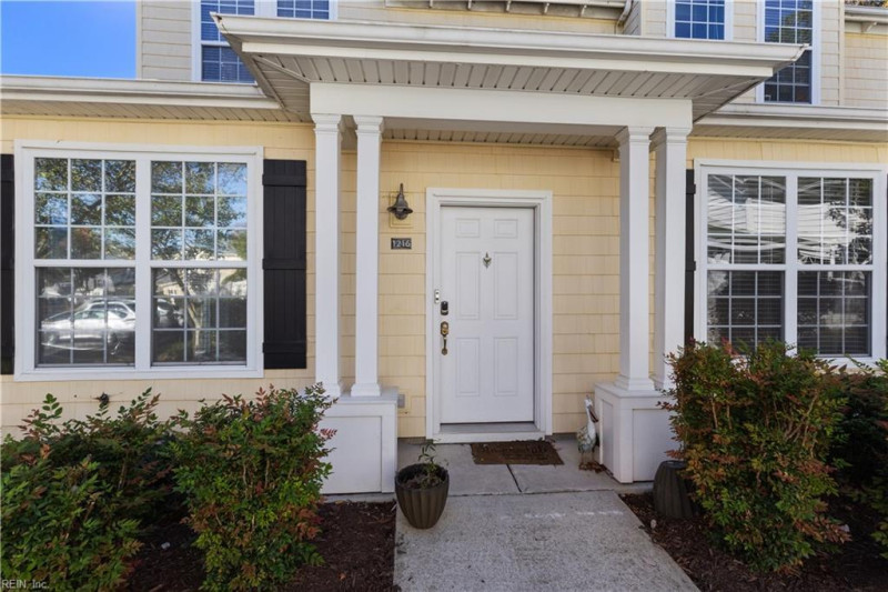 Photo 4 of 29 residential for sale in Virginia Beach virginia