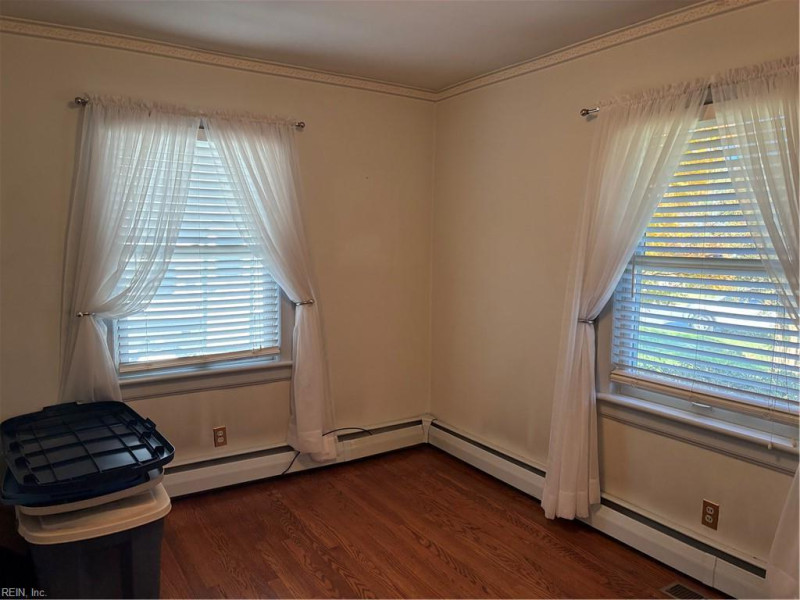 Photo 17 of 28 residential for sale in Chesapeake virginia