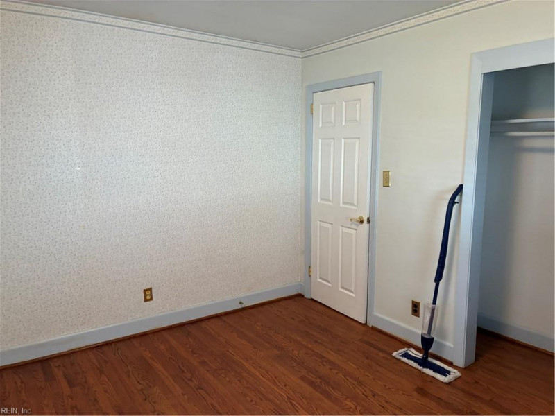 Photo 18 of 28 residential for sale in Chesapeake virginia