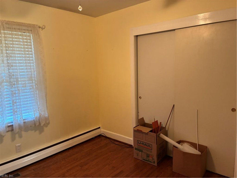 Photo 19 of 28 residential for sale in Chesapeake virginia