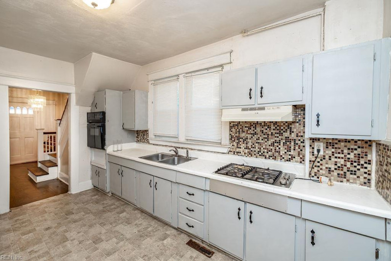 Photo 14 of 49 residential for sale in Norfolk virginia