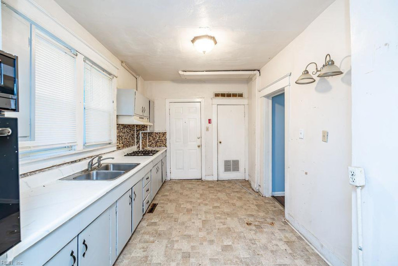 Photo 17 of 49 residential for sale in Norfolk virginia