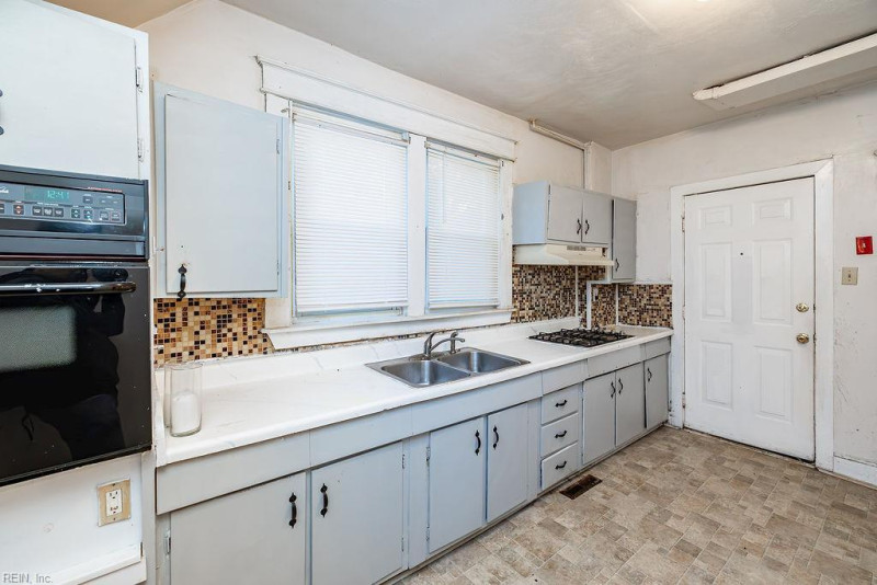 Photo 18 of 49 residential for sale in Norfolk virginia