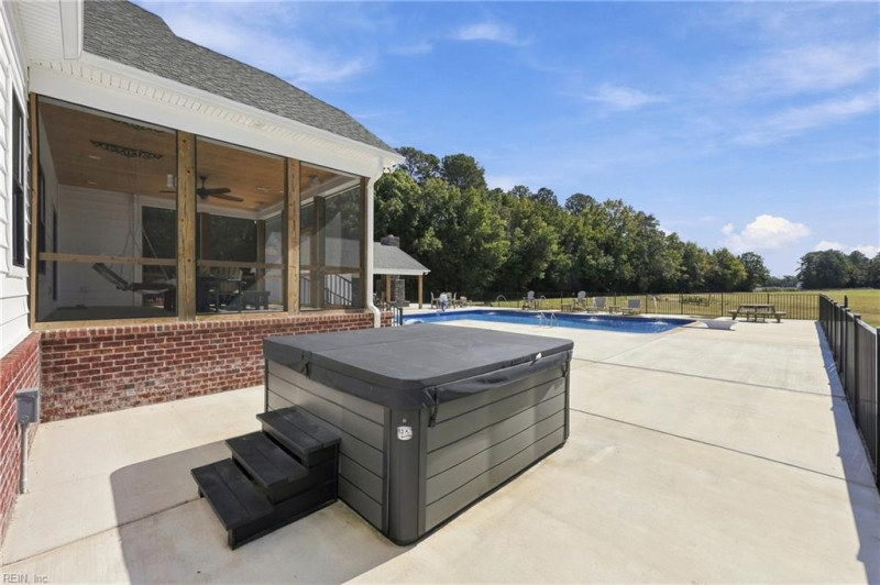 Photo 12 of 49 residential for sale in Chesapeake virginia