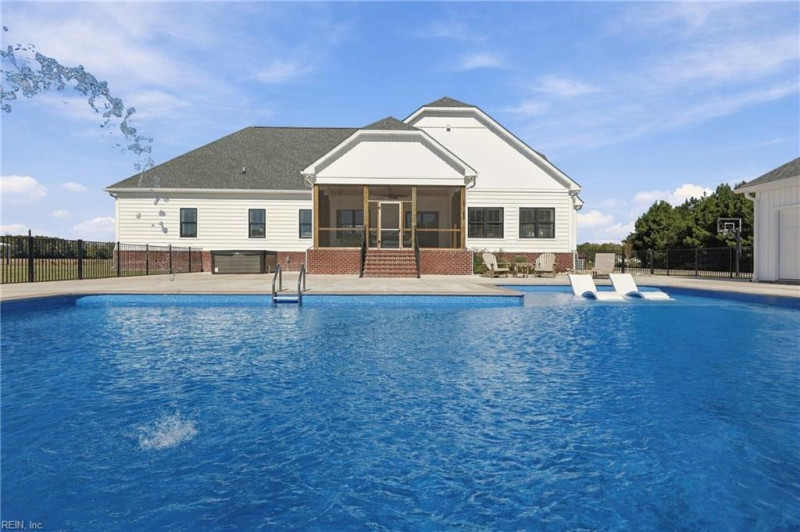 Photo 6 of 49 residential for sale in Chesapeake virginia