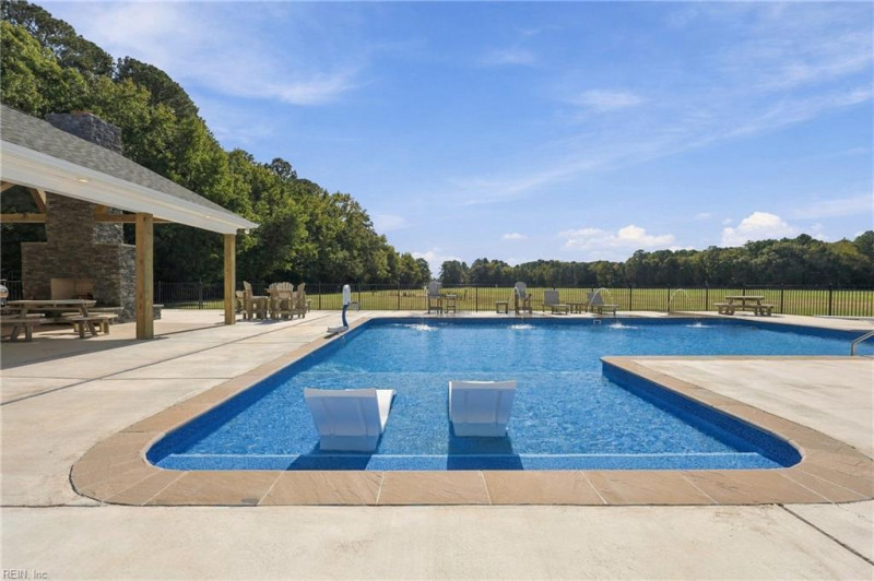Photo 7 of 49 residential for sale in Chesapeake virginia