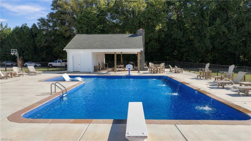 Photo 8 of 49 residential for sale in Chesapeake virginia