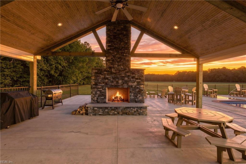 Photo 9 of 49 residential for sale in Chesapeake virginia