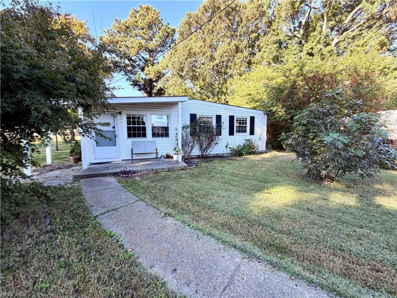 Photo 1 of 17 residential for sale in Chesapeake virginia