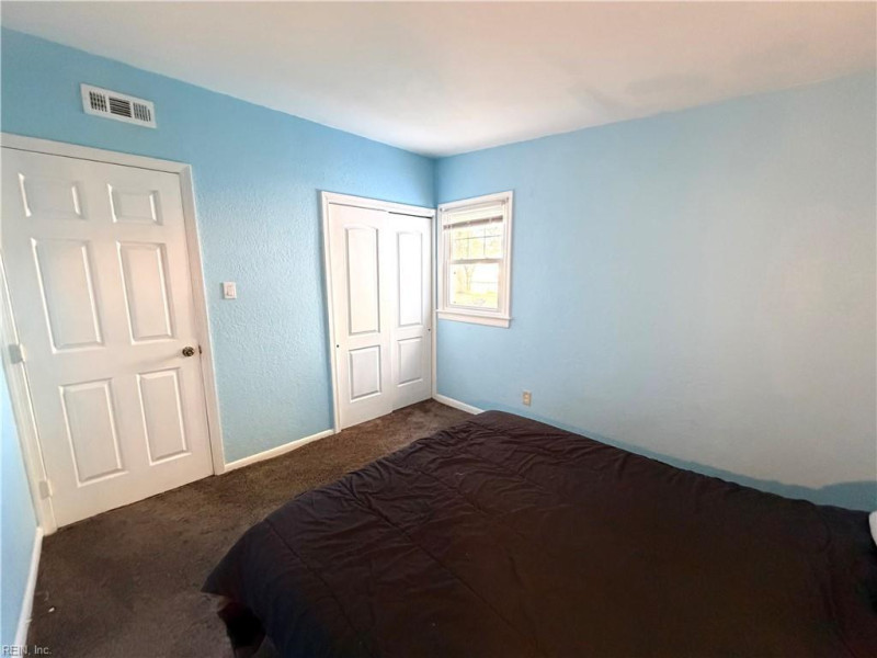 Photo 10 of 17 residential for sale in Chesapeake virginia
