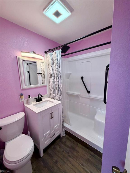 Photo 11 of 17 residential for sale in Chesapeake virginia