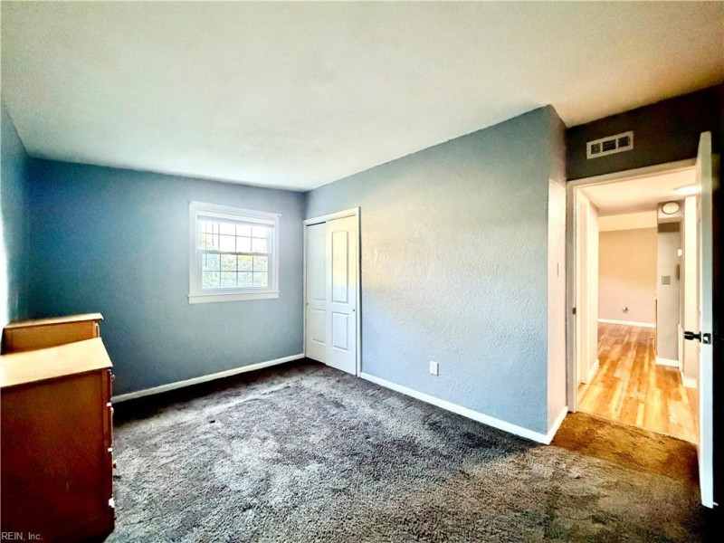 Photo 13 of 17 residential for sale in Chesapeake virginia