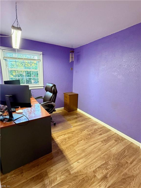 Photo 14 of 17 residential for sale in Chesapeake virginia