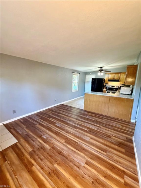 Photo 3 of 17 residential for sale in Chesapeake virginia