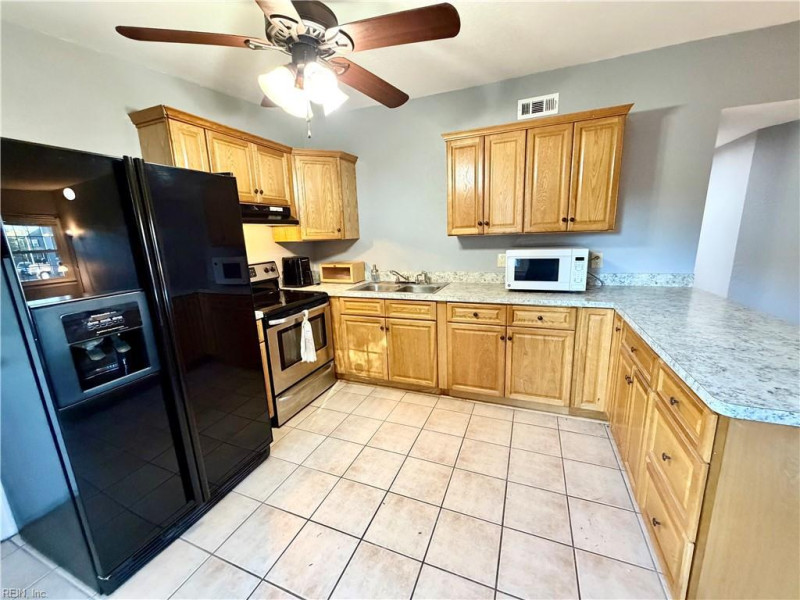 Photo 8 of 17 residential for sale in Chesapeake virginia