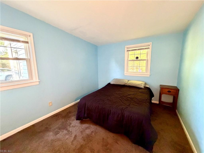 Photo 9 of 17 residential for sale in Chesapeake virginia