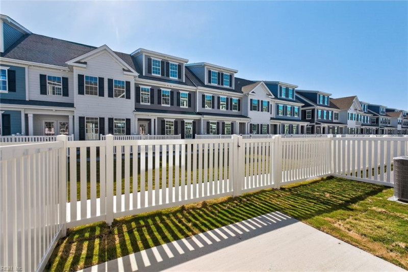 Photo 19 of 22 residential for sale in Chesapeake virginia