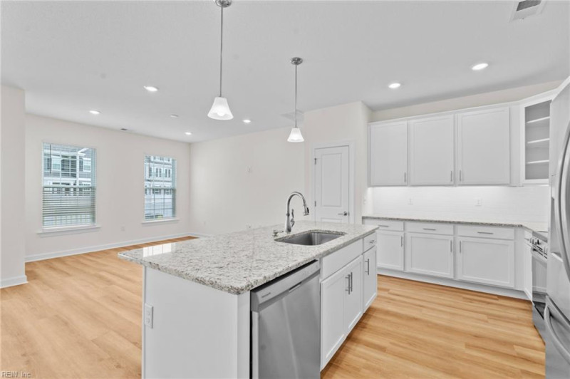 Photo 4 of 22 residential for sale in Chesapeake virginia