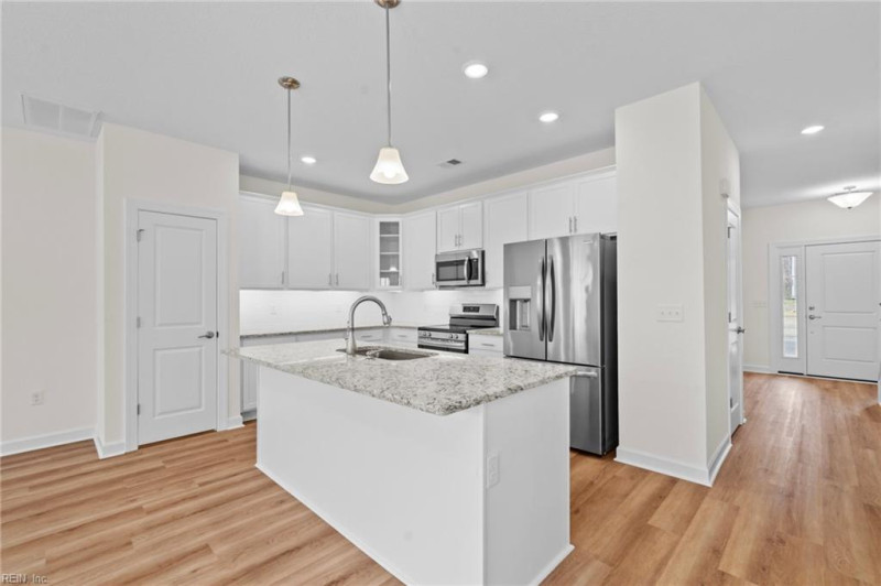 Photo 5 of 22 residential for sale in Chesapeake virginia