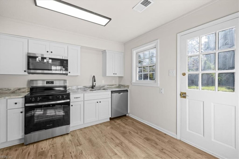 Photo 11 of 26 residential for sale in Norfolk virginia