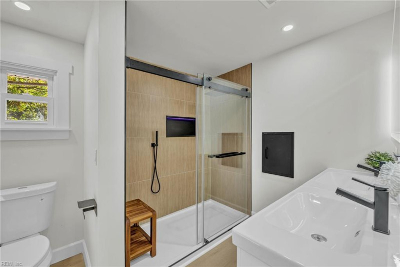 Photo 15 of 34 residential for sale in Norfolk virginia