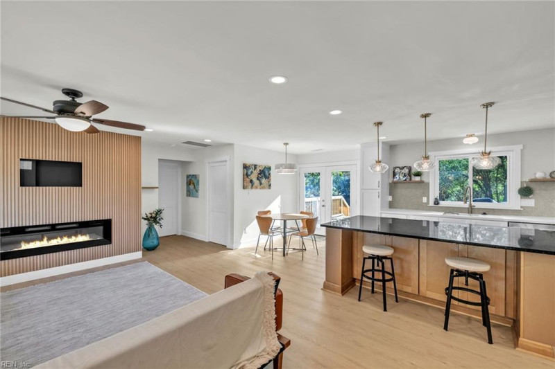 Photo 3 of 34 residential for sale in Norfolk virginia