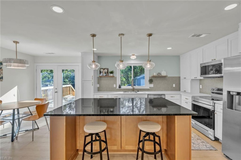 Photo 4 of 34 residential for sale in Norfolk virginia