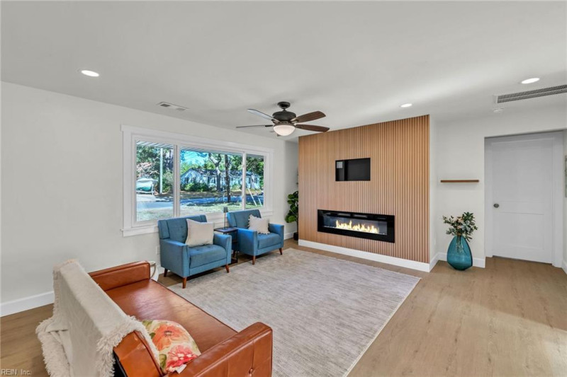 Photo 9 of 34 residential for sale in Norfolk virginia