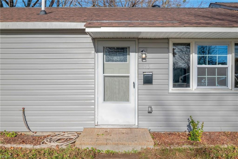 Photo 4 of 20 residential for sale in Hampton virginia