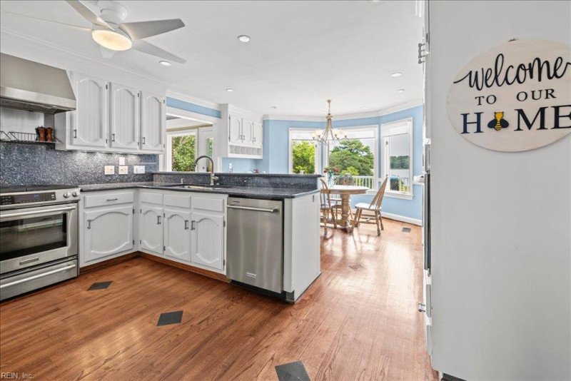 Photo 14 of 50 residential for sale in Virginia Beach virginia