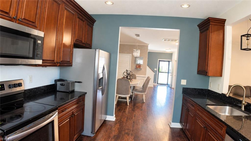 Photo 18 of 37 residential for sale in Portsmouth virginia