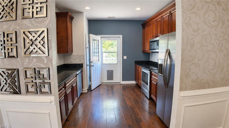 Photo 19 of 37 residential for sale in Portsmouth virginia