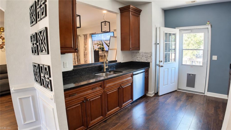 Photo 27 of 37 residential for sale in Portsmouth virginia